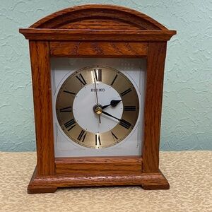 Seiko dark wooden oak finish quartz battery Mantle Clock